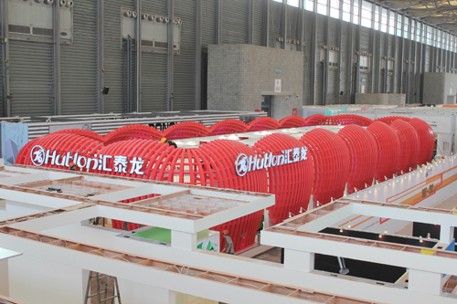 從展館頂上觀看，匯泰龍展館分外搶眼